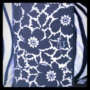 Coach Accordion zip wallet with anemone print